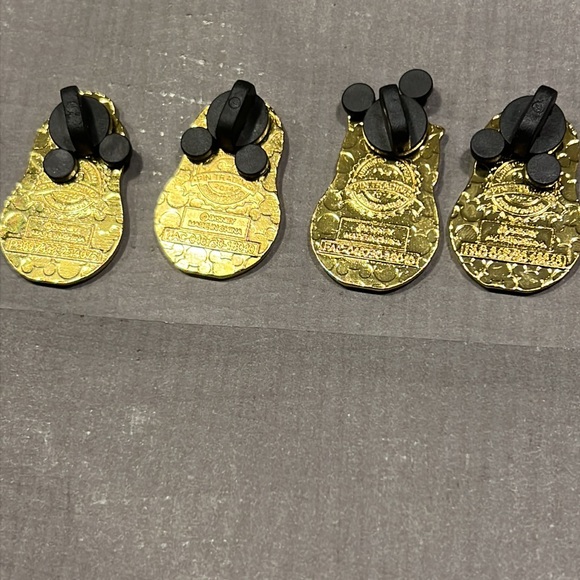 Disney set of 4 nesting pins🚀 - Picture 4 of 4